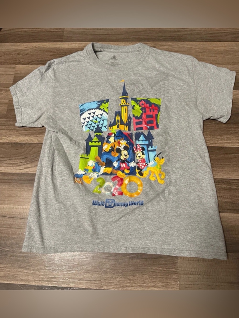 Disney world 2020 women’s Mickey & Friends T-Shirt size large